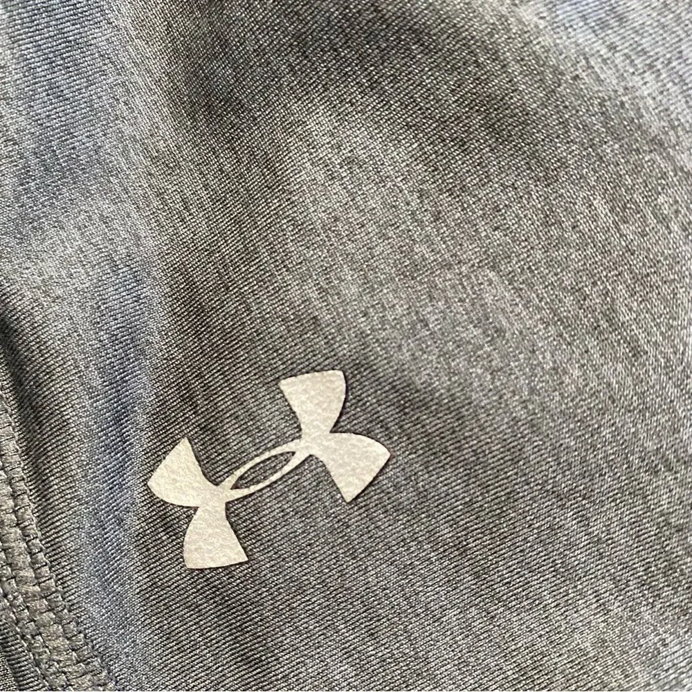 Under Armour Gray Capri Leggings Size S - Picture 5 of 6